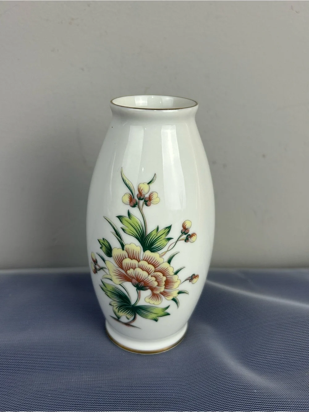 Vintage Hollohaza Hungary Porcelain floral vase with goldctrim 6